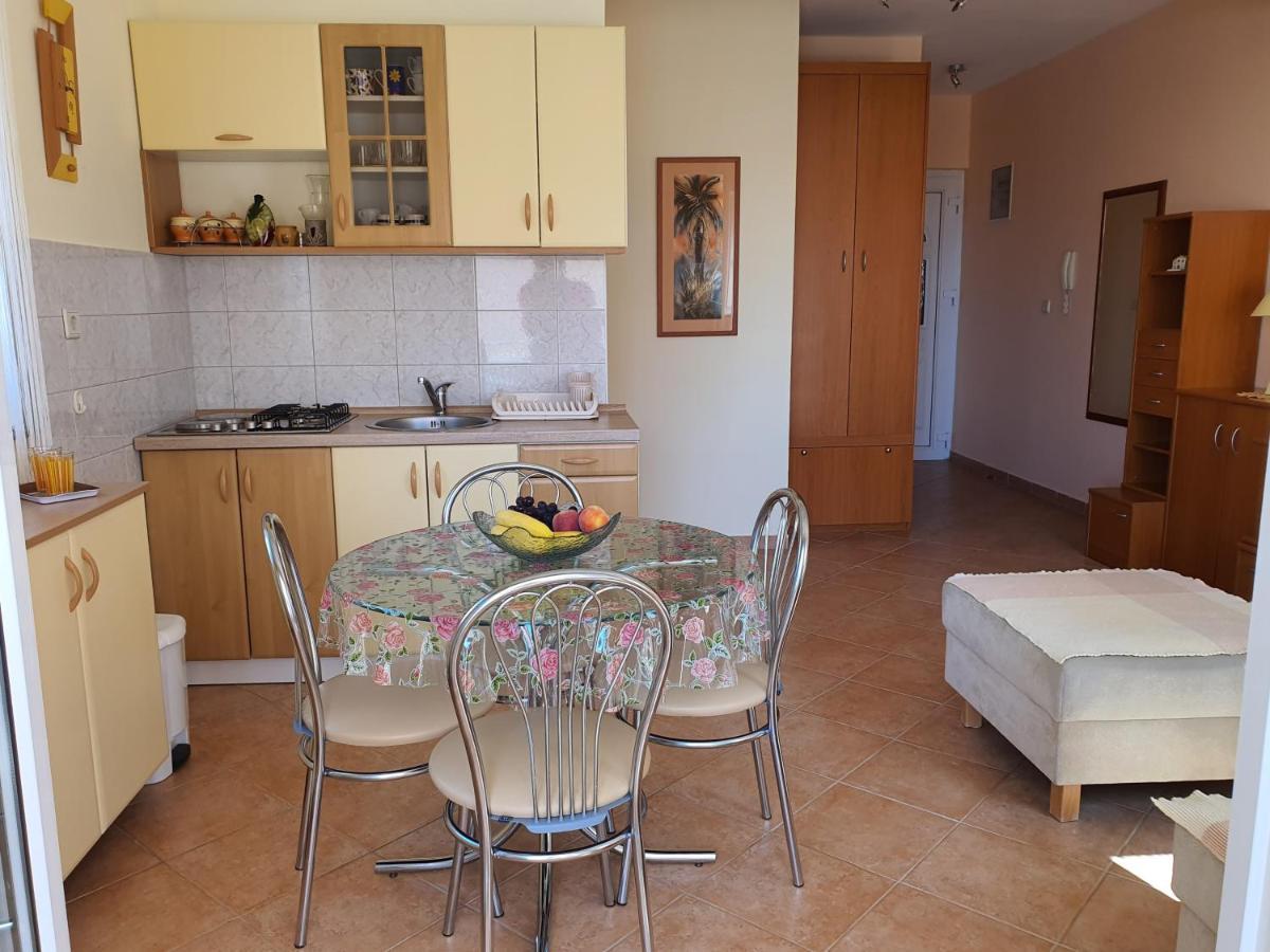 Apartments Coral Новаля Екстериор снимка